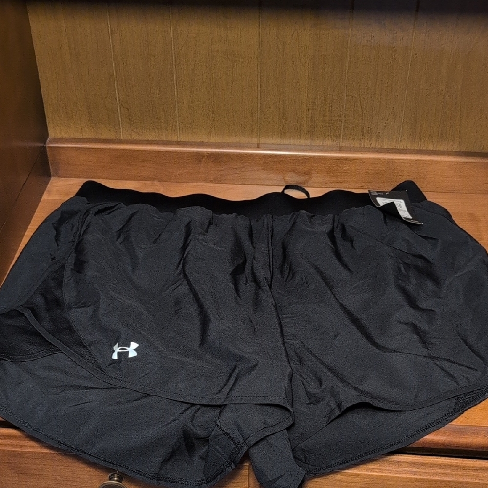 Under Armour Black Athletic Shorts Moisture-Wicking Performance